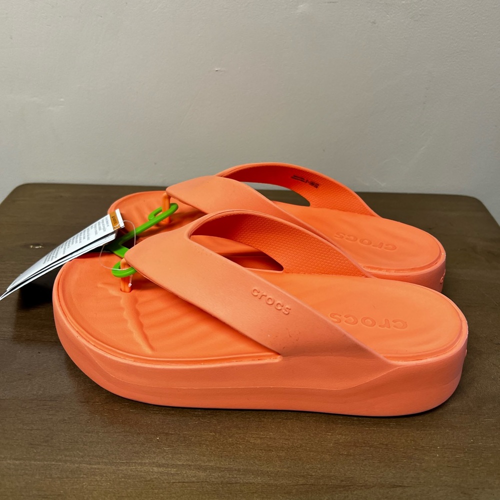 NEW Crocs Sz 8 Orange Getaway Platform Wedge Flip Flops Sandals - Picture 5 of 7